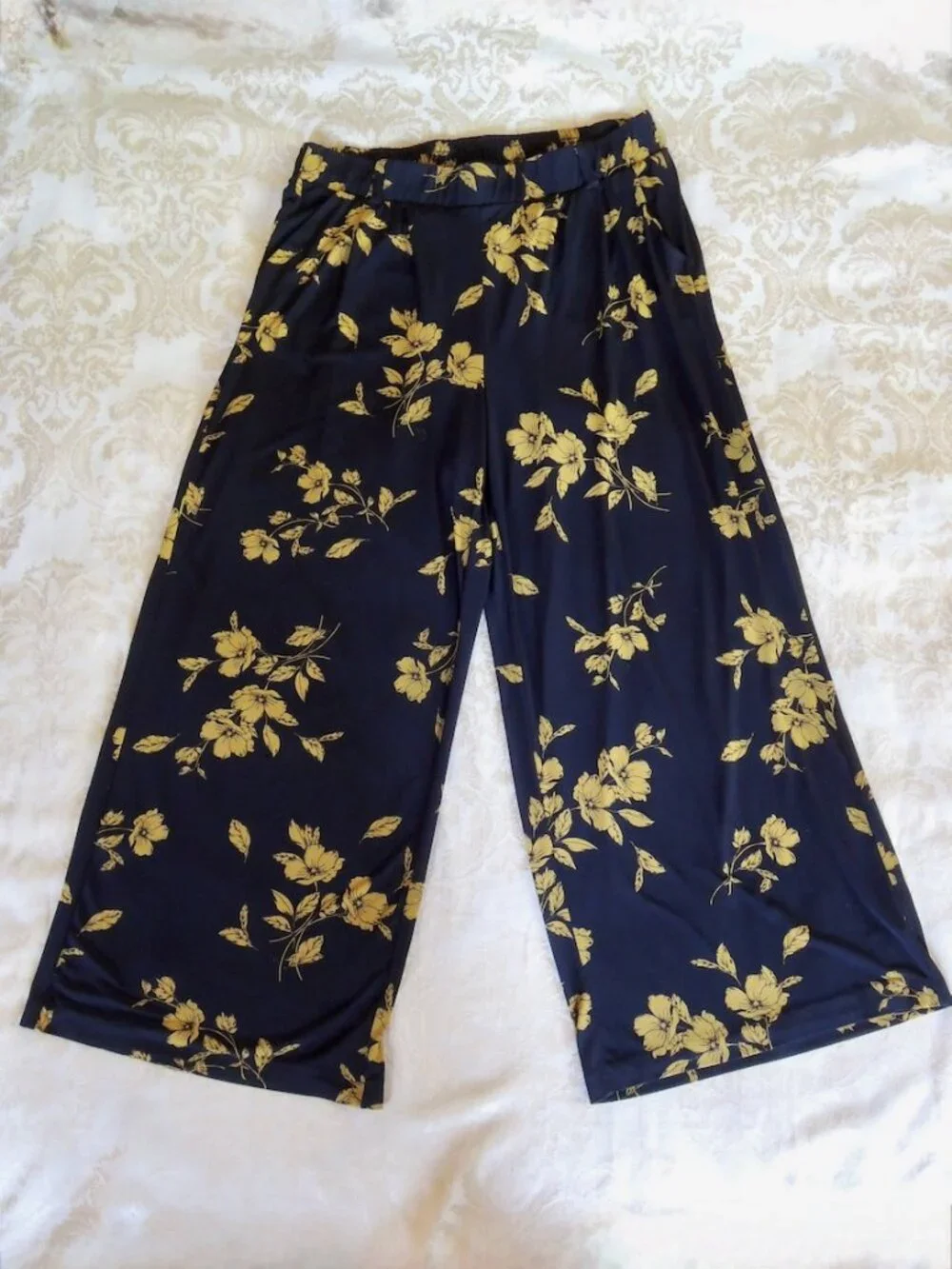 Torrid Black & Gold Floral Studio Knit Wide Leg Pants 2X - Picture 4 of 8